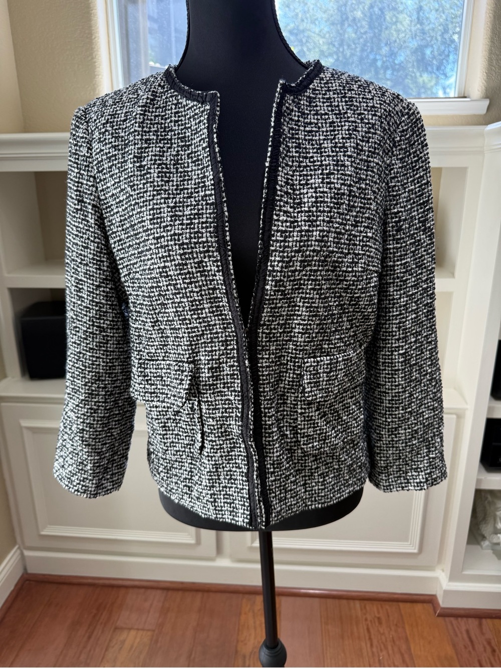 Designer Look- Express 10 Black & White Tweed Jacket Open-Front Bracelet Sleeves